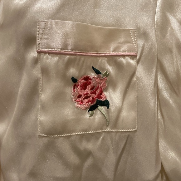 Pink K Women’s Size M 2Pc Pajama Set Satiny Ivory Pink Trim Embroidered Rose - Picture 2 of 10